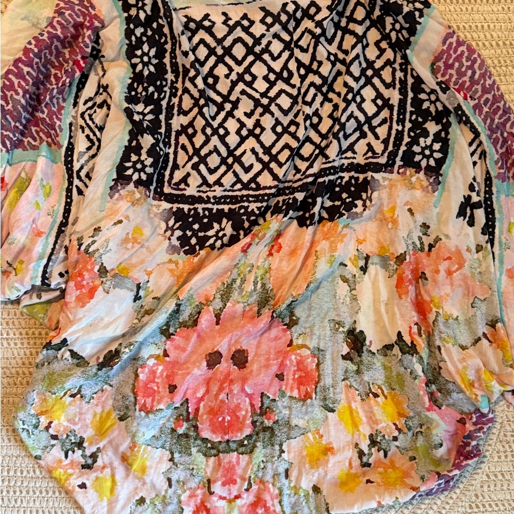SAACHI Multicolor Floral and Geometric shawl